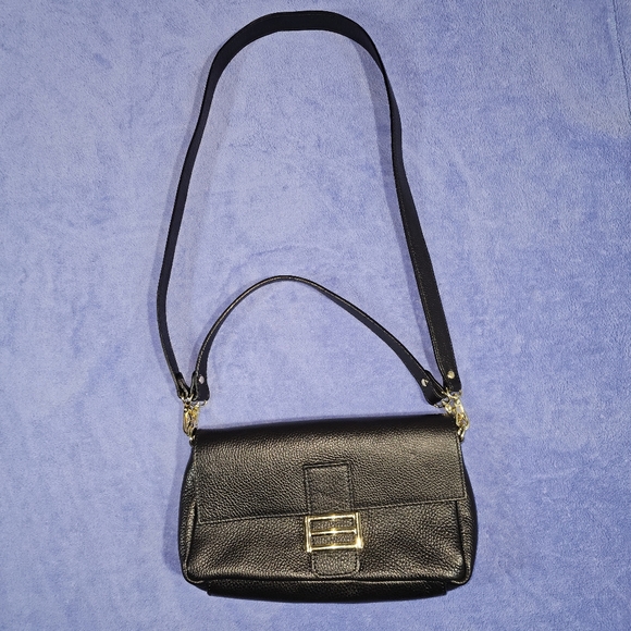Divina Firenze Handbags - Divina Firenze Baquette Purse Black